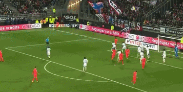 弗罗因德：磁卡在场上对我们不可或缺；对目前的阵容非常满意