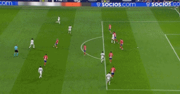 曼城大胜桑德兰，积分榜差距缩小